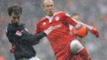 /album/fotogalerie-futbalove-momentky/a488499-arjen-robben-futbal-spodky-andreas-ivanschitz-mainz-jpg/